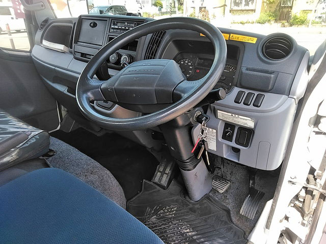 三菱ふそうキャンター平ボディ小型（2t・3t）[写真33]