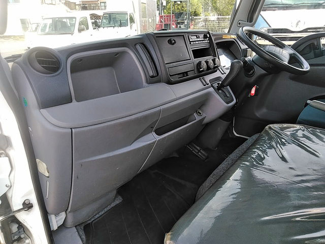 三菱ふそうキャンター平ボディ小型（2t・3t）[写真34]