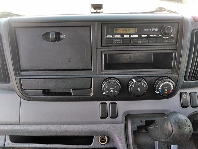 三菱ふそうキャンター平ボディ小型（2t・3t）[写真35]