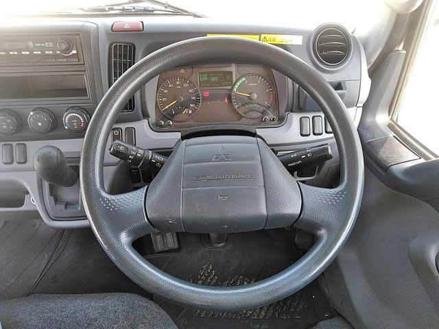 三菱ふそうキャンター平ボディ小型（2t・3t）[写真36]