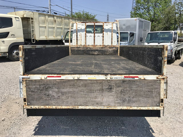 三菱ふそうキャンター平ボディ小型（2t・3t）[写真10]