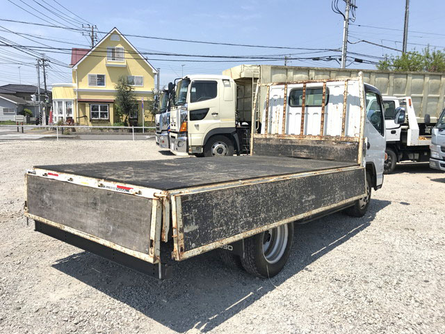 三菱ふそうキャンター平ボディ小型（2t・3t）[写真14]