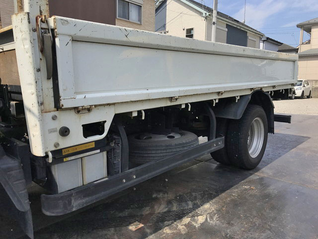 三菱ふそうキャンター平ボディ小型（2t・3t）[写真17]