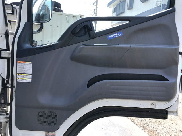 三菱ふそうキャンター平ボディ小型（2t・3t）[写真28]
