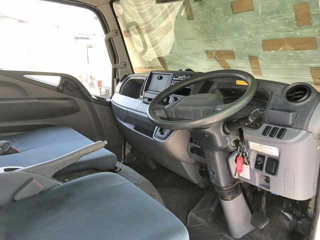 三菱ふそうキャンター平ボディ小型（2t・3t）[写真31]