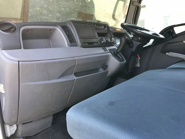 三菱ふそうキャンター平ボディ小型（2t・3t）[写真33]