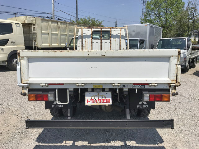 三菱ふそうキャンター平ボディ小型（2t・3t）[写真09]