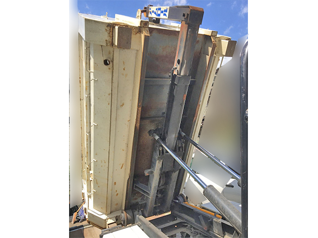 三菱ふそうキャンターコンテナ専用車小型（2t・3t）[写真17]