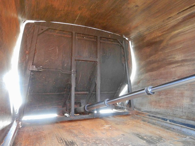 UDトラックスコンドルパッカー車（塵芥車）増トン（6t・8t）[写真15]