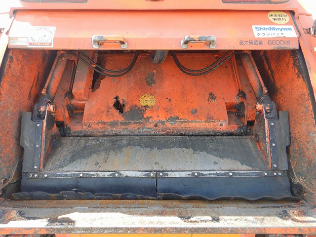 UDトラックスコンドルパッカー車（塵芥車）増トン（6t・8t）[写真09]