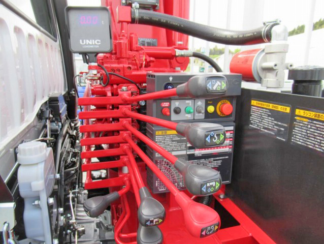 三菱ふそうファイタークレーン4段増トン（6t・8t）[写真16]