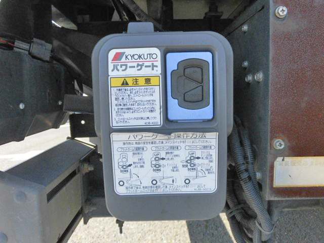 三菱ふそうキャンターアルミバン小型（2t・3t）[写真15]