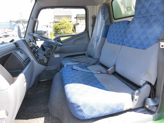 三菱ふそうキャンターアルミバン小型（2t・3t）[写真25]