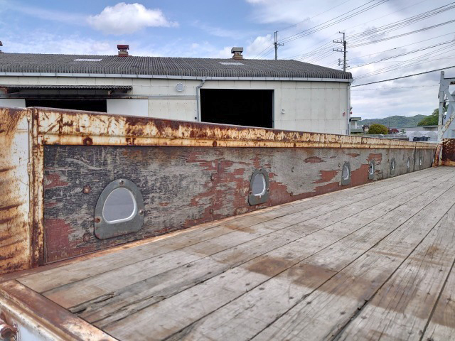 UDトラックスコンドル平ボディ中型（4t）[写真11]