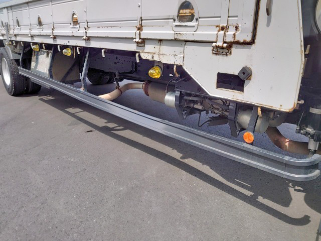 UDトラックスコンドル平ボディ中型（4t）[写真13]