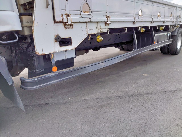 UDトラックスコンドル平ボディ中型（4t）[写真14]