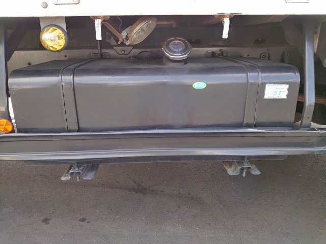 UDトラックスコンドル平ボディ中型（4t）[写真15]