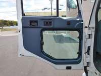 UDトラックスコンドル平ボディ中型（4t）[写真25]