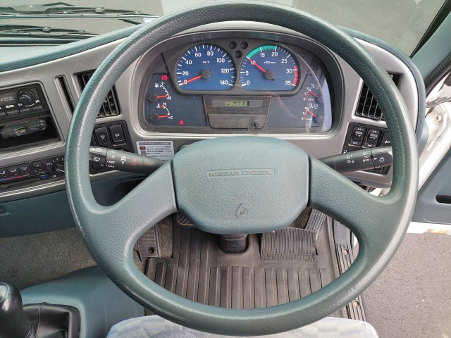 UDトラックスコンドル平ボディ中型（4t）[写真31]