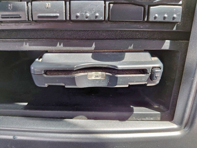 UDトラックスコンドル平ボディ中型（4t）[写真33]