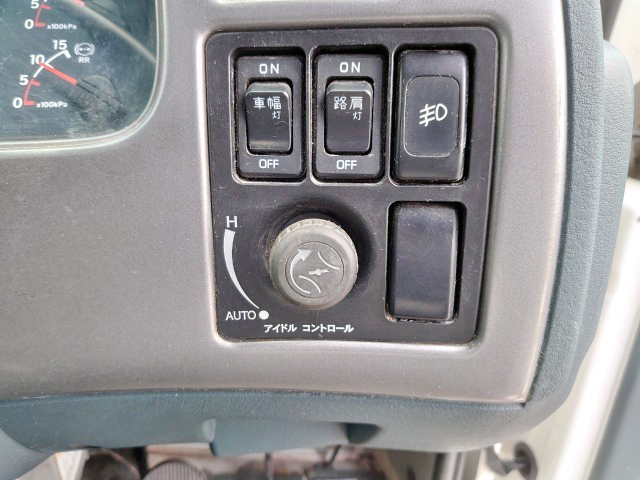 UDトラックスコンドル平ボディ中型（4t）[写真35]