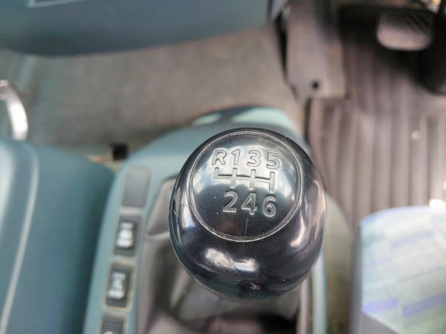 UDトラックスコンドル平ボディ中型（4t）[写真37]