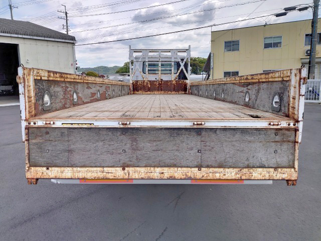 UDトラックスコンドル平ボディ中型（4t）[写真08]