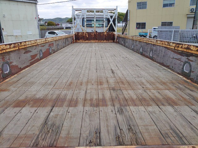 UDトラックスコンドル平ボディ中型（4t）[写真09]