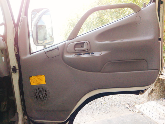 日野デュトロ幌ウイング小型（2t・3t）[写真26]