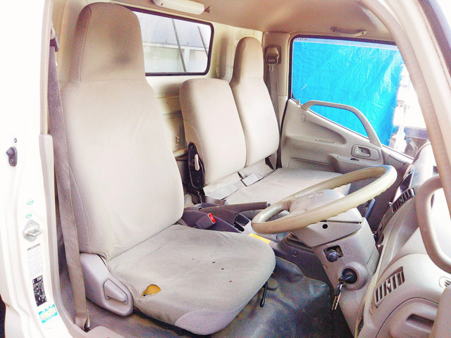 日野デュトロ幌ウイング小型（2t・3t）[写真27]