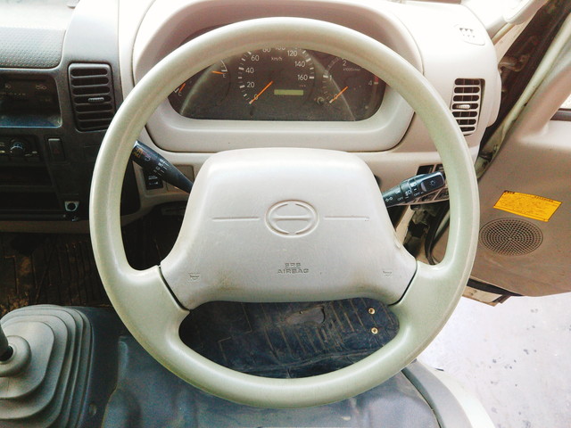 日野デュトロ幌ウイング小型（2t・3t）[写真32]