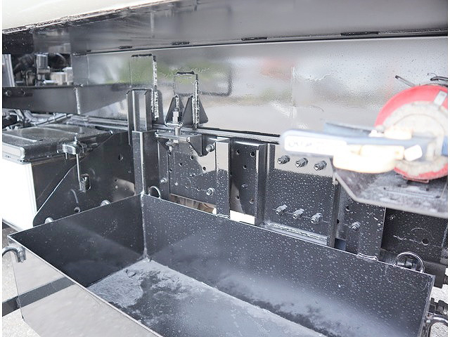 いすゞエルフパッカー車（塵芥車）小型（2t・3t）[写真26]