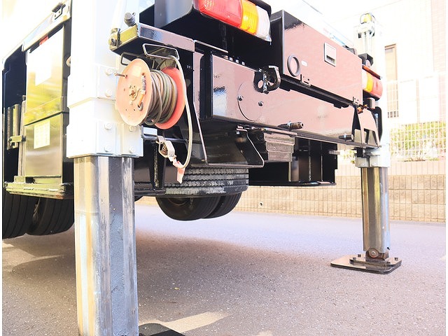 いすゞエルフ高所作業車小型（2t・3t）[写真09]