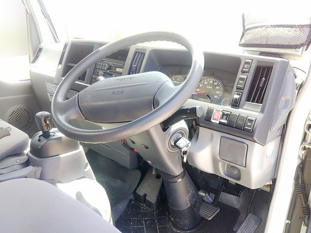 マツダタイタン保冷バン小型（2t・3t）[写真31]