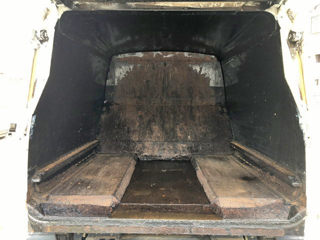 いすゞエルフパッカー車（塵芥車）小型（2t・3t）[写真12]