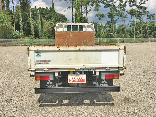 三菱ふそうキャンター平ボディ小型（2t・3t）[写真10]