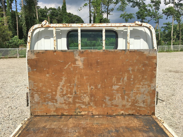 三菱ふそうキャンター平ボディ小型（2t・3t）[写真12]