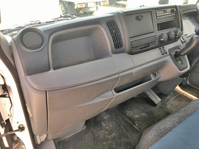 三菱ふそうキャンター平ボディ小型（2t・3t）[写真30]