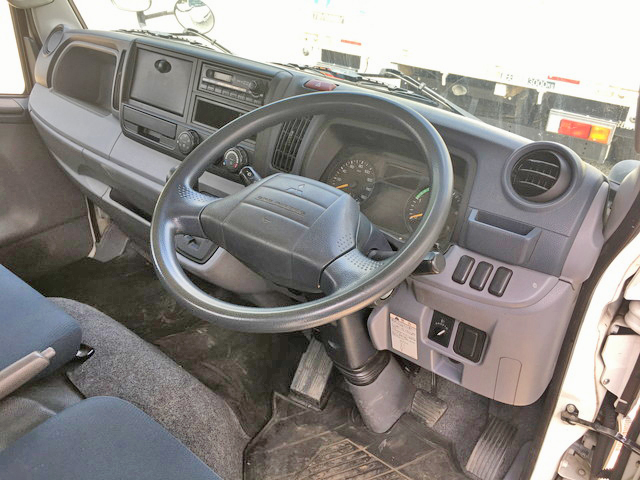 三菱ふそうキャンター平ボディ小型（2t・3t）[写真34]