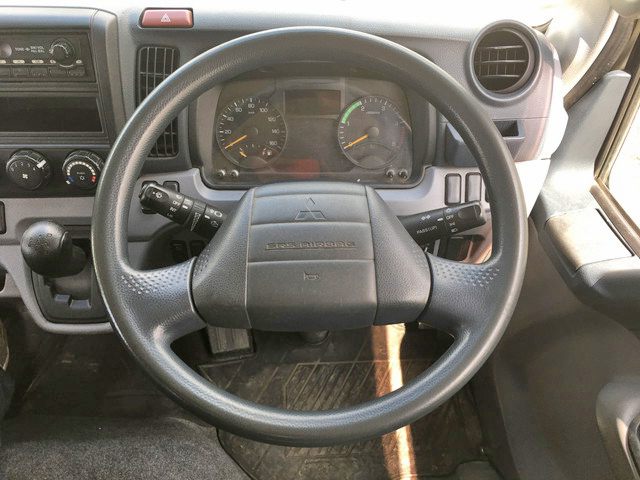 三菱ふそうキャンター平ボディ小型（2t・3t）[写真35]