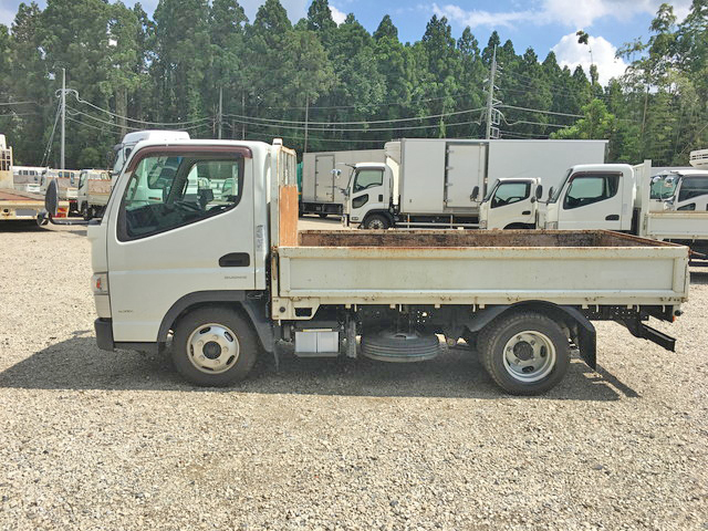 三菱ふそうキャンター平ボディ小型（2t・3t）[写真05]