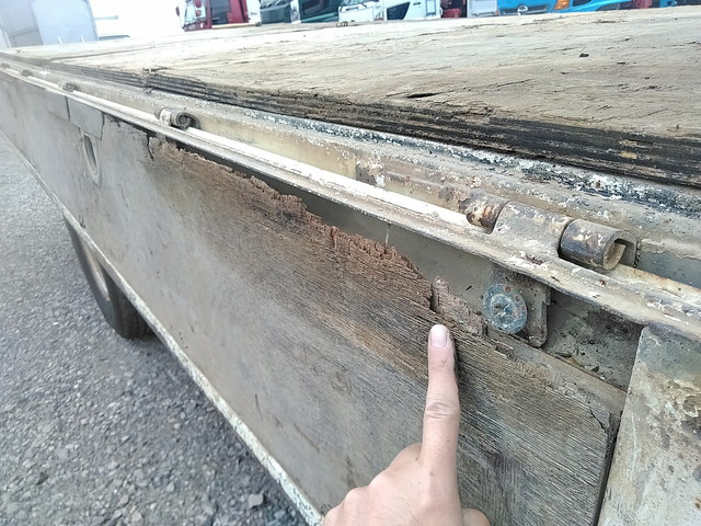 三菱ふそうキャンタークレーン3段小型（2t・3t）[写真11]