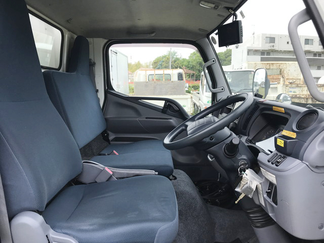 三菱ふそうキャンター冷凍車（冷蔵車）小型（2t・3t）[写真29]