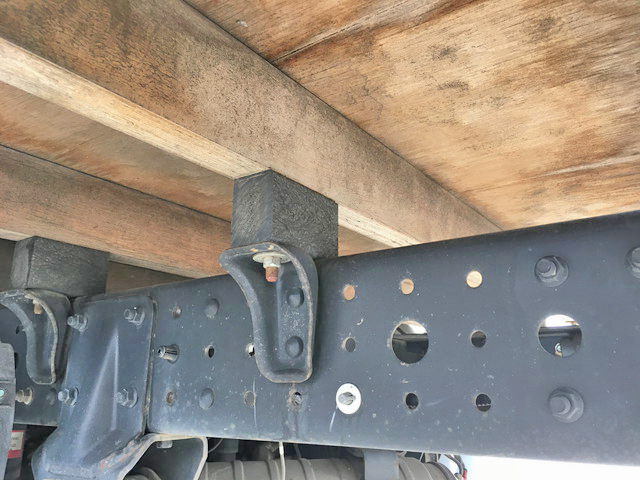 三菱ふそうキャンター平ボディ小型（2t・3t）[写真23]