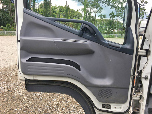 三菱ふそうキャンター平ボディ小型（2t・3t）[写真29]