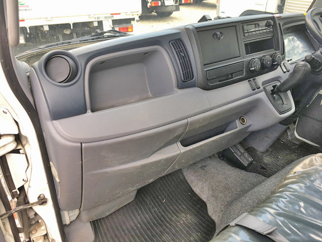 三菱ふそうキャンター平ボディ小型（2t・3t）[写真31]