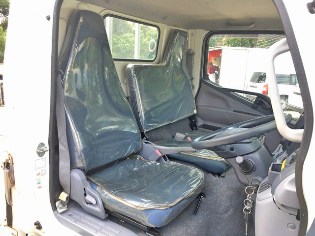 三菱ふそうキャンター平ボディ小型（2t・3t）[写真34]
