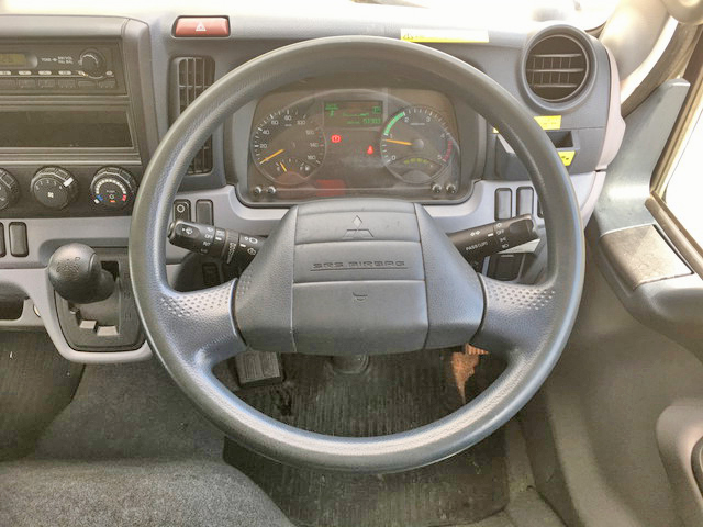 三菱ふそうキャンター平ボディ小型（2t・3t）[写真36]