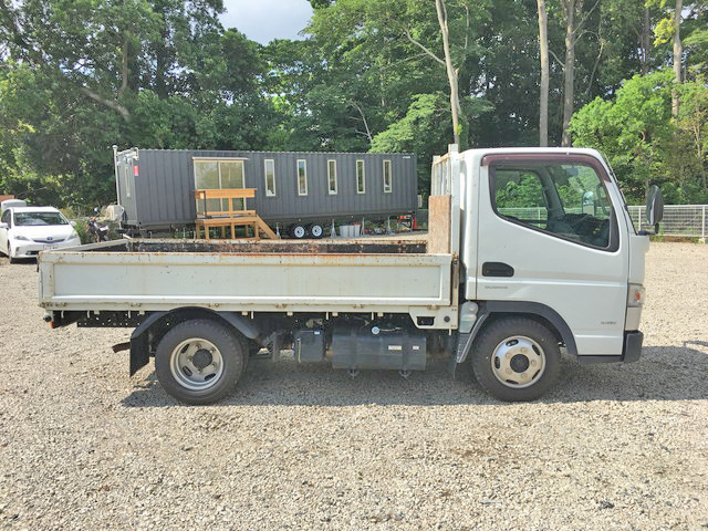 三菱ふそうキャンター平ボディ小型（2t・3t）[写真05]