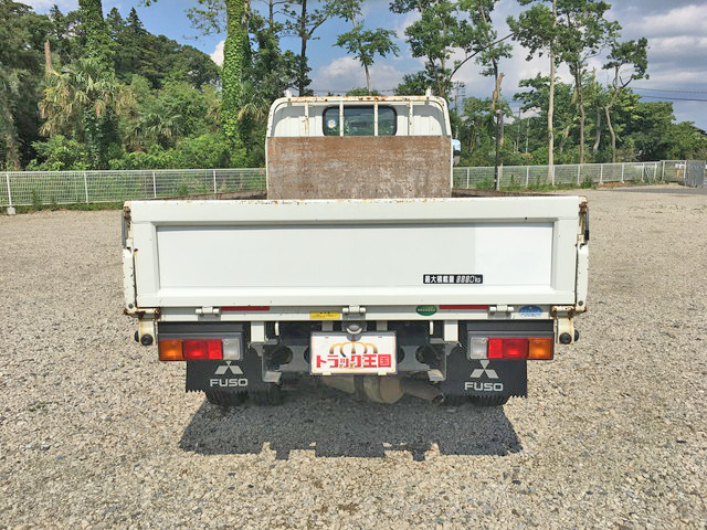 三菱ふそうキャンター平ボディ小型（2t・3t）[写真09]